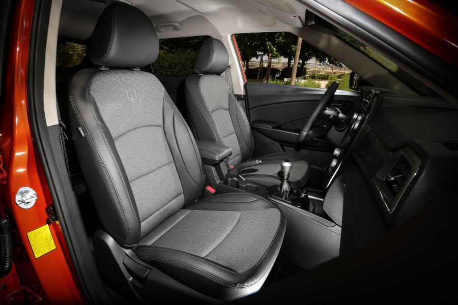 Интерьер SsangYong Tivoli 2019 года  (WW) (фото 23 из 40)